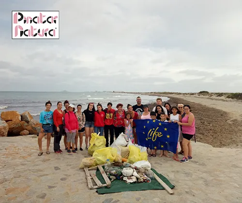 Limpieza en la playa de la Llana organizada por Pinatar Natura